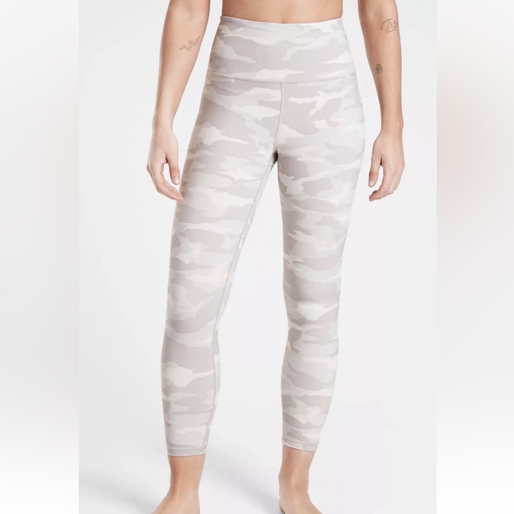 Athleta Elation Camo 7/8 Tight Taupe Tan Leggings Size M